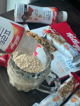 켈로그 프로틴바 멀티팩+프로틴 그래놀라 쉐이크 2종 — 5점을 준 리뷰어가 2020년 1월 올린 사용 사진