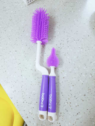[베이비앤아이] 실리콘 사각모 회전, 일자 젖병솔세트 — 5점을 준 리뷰어가 2019년 6월 올린 사용 사진