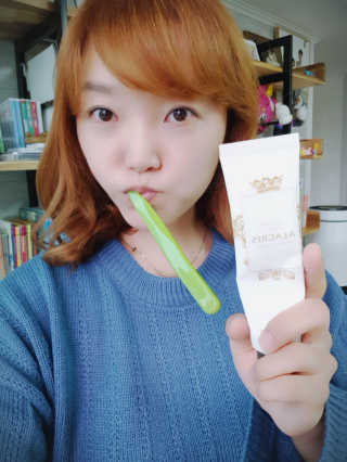 아라크리스 아라 크리스 프리미엄 내추럴 치약 — 5점을 준 리뷰어가 2018년 11월 올린 사용 사진