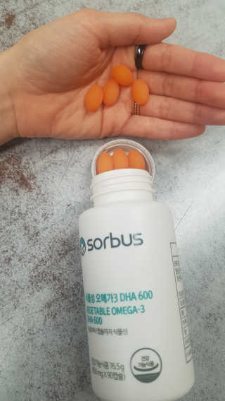 소버스 식물성 오메가3 DHA 600 — 5점을 준 리뷰어가 2020년 3월 올린 사용 사진