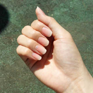 [에르나인 네일룩] 탑코트가 필요없는 젤네일스티커 — 5점을 준 리뷰어가 2018년 7월 올린 사용 사진