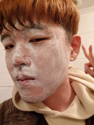 맨즈스킨 블랙파워 클렌징폼 — 4.33점을 준 리뷰어가 2017년 11월 올린 사용 사진