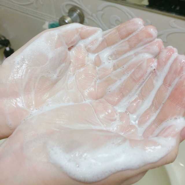 모공 실종 약산성  블랙 젤 클렌저 리뷰 사진