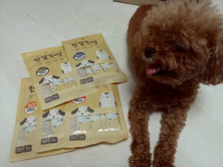 [펫토리아]짜먹는 한입뚝딱 강아지.고양이 마약간식 — 5점을 준 리뷰어가 2019년 8월 올린 사용 사진