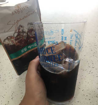 (주)쟈뎅 쟈뎅 시그니처 블랙, 헤이즐넛 230ml — 4.17점을 준 리뷰어가 2018년 7월 올린 사용 사진
