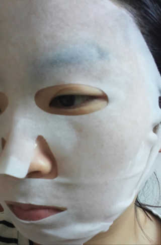 더메이런 듀얼 이펙트 스트레치 리프팅 마스크 — 4점을 준 리뷰어가 2017년 5월 올린 사용 사진