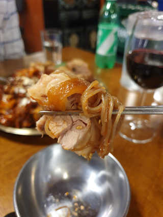 [동네맛집족발] 4개 족발 중 택1 — 5점을 준 리뷰어가 2019년 12월 올린 사용 사진