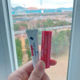 블리스텍스 립 릴리프 크림 립밤, 립 바이브런스 립밤 — 4점을 준 리뷰어가 2018년 11월 올린 사용 사진