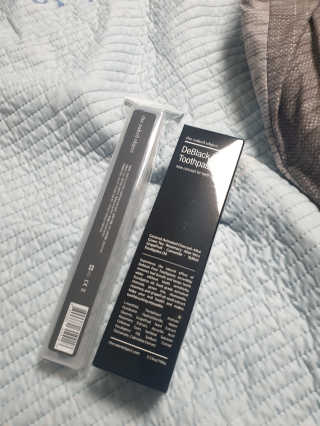 the naked object 디블랙팩치약 디블랙칫솔 세트 — 1.5점을 준 리뷰어가 2020년 1월 올린 사용 사진