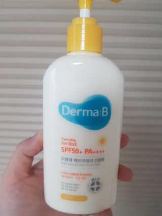 더마비 에브리데이 선블록 SPF50+ PA++++ — 4.5점을 준 리뷰어가 2019년 4월 올린 사용 사진