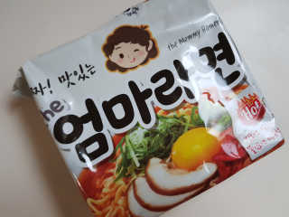 라면 그대로가 제일 맛있는 더엄마라면 — 5점을 준 리뷰어가 2019년 6월 올린 사용 사진