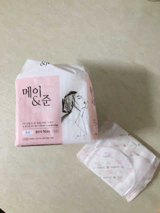 메이앤준 소프트맥스 생리대 — 3.5점을 준 리뷰어가 2019년 4월 올린 사용 사진