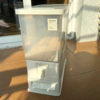 창신리빙 [프랑코 다이얼 계량 쌀통 12kg] 똑똑한 정리 수납 — 5점을 준 리뷰어가 2019년 2월 올린 사용 사진
