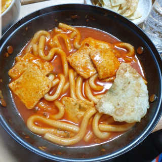 [홍코너떡볶이]옛날떡볶이 인기맛 4팩세트 — 4점을 준 리뷰어가 2019년 12월 올린 사용 사진