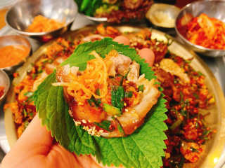 [동네맛집족발] 4개 족발 중 택1 — 5점을 준 리뷰어가 2020년 1월 올린 사용 사진