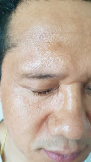 에이엠이 눈감고 촉촉 뿌려 눈피로를 완화하는 아이케어미스트 — 4점을 준 리뷰어가 2019년 6월 올린 사용 사진