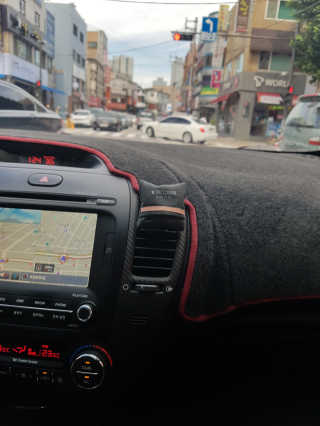 더블유드레스룸 더블유 차량용방향제 — 4.33점을 준 리뷰어가 2018년 9월 올린 사용 사진