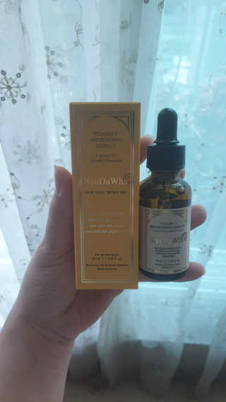 [스킨큐어] 산다화 비타민C 화이트닝 에센스 30ml — 5점을 준 리뷰어가 2019년 7월 올린 사용 사진