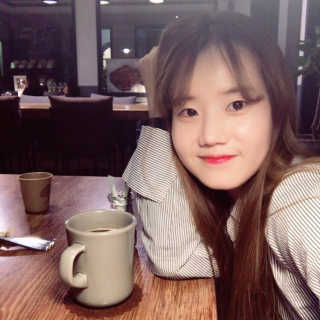 터치인솔 메탈리스트 리퀴드 포일 립스틱 5종 — 4.17점을 준 리뷰어가 2018년 3월 올린 사용 사진
