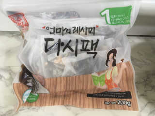 육수명인 엄마의 레시피 다시팩 1번 — 5점을 준 리뷰어가 2019년 4월 올린 사용 사진