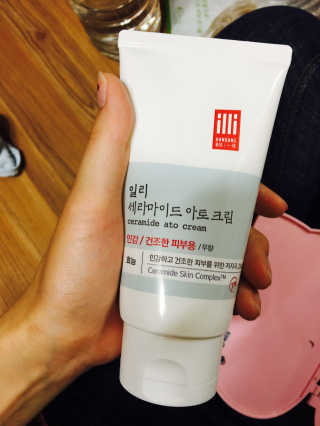 일리윤 세라마이드 아토 집중 크림 — 3.83점을 준 리뷰어가 2017년 6월 올린 사용 사진