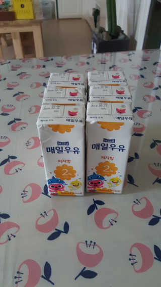 매일우유 멸균 매일우유 저지방 2프로 멸균 핑크퐁 에디션 6입 — 4.5점을 준 리뷰어가 2018년 1월 올린 사용 사진