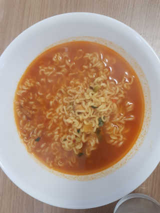 라면 그대로가 제일 맛있는 더엄마라면 — 5점을 준 리뷰어가 2019년 9월 올린 사용 사진