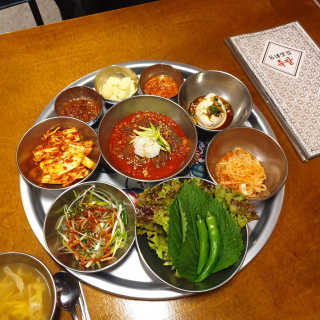 [동네맛집족발] 4개 족발 중 택1 — 5점을 준 리뷰어가 2020년 2월 올린 사용 사진