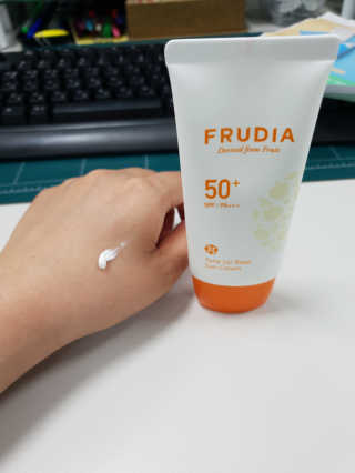 [후르디아] 혼합자차 선 에센스+톤업 선크림 2종 — 4점을 준 리뷰어가 2019년 5월 올린 사용 사진