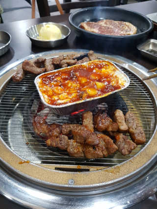 [두툼갈비] 두툼갈비 2인분 + 매콤치즈버섯 set — 4.5점을 준 리뷰어가 2018년 10월 올린 사용 사진