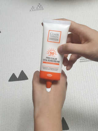 클레어테라피 프로-캄 비타 선크림 — 5점을 준 리뷰어가 2019년 4월 올린 사용 사진