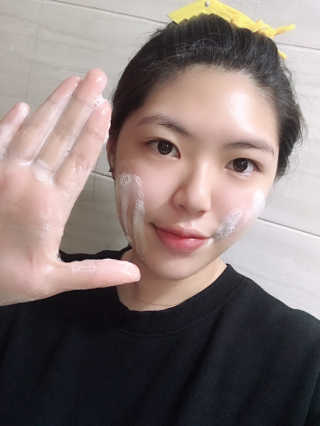 포므시 스노우화이트클렌징폼pH5.5 — 4.5점을 준 리뷰어가 2019년 6월 올린 사용 사진