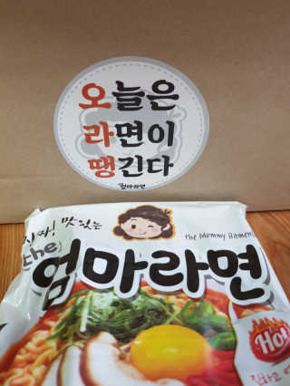 라면 그대로가 제일 맛있는 더엄마라면 — 4점을 준 리뷰어가 2019년 7월 올린 사용 사진