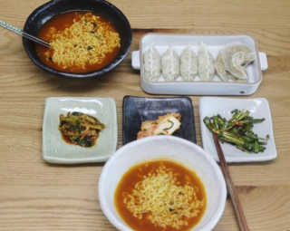 라면 그대로가 제일 맛있는 더엄마라면 — 5점을 준 리뷰어가 2019년 9월 올린 사용 사진