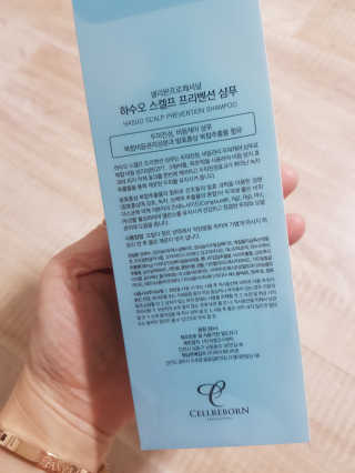 셀리본 하수오 내츄럴 프리벤션 탈모관리 샴푸 300ml — 2점을 준 리뷰어가 2019년 11월 올린 사용 사진