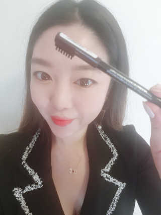 림멜 프로페셔널 아이브로우 펜슬 1+1 — 5점을 준 리뷰어가 2019년 11월 올린 사용 사진