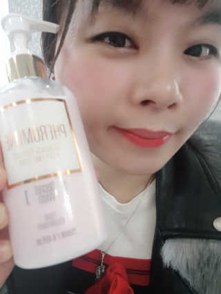 레드컨테이너 페로몬향 퍼퓸 바디에멀전 — 5점을 준 리뷰어가 2019년 12월 올린 사용 사진