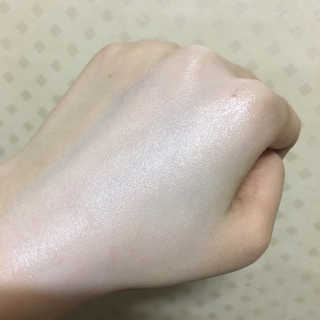 코스메티 블랙티 톤업  화이트 선크림 — 3.17점을 준 리뷰어가 2018년 4월 올린 사용 사진