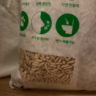 [펫토리아] BEST 고양이두부모래 6L 한삽뚝딱 — 4점을 준 리뷰어가 2019년 1월 올린 사용 사진
