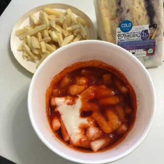 청담동말자싸롱 말자네떡볶이4EA말자네빠삭빠삭감튀5EA — 5점을 준 리뷰어가 2019년 1월 올린 사용 사진