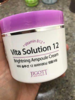 지고트 비타솔루션12 브라이트닝 앰플 크림 100ml — 3.5점을 준 리뷰어가 2019년 6월 올린 사용 사진