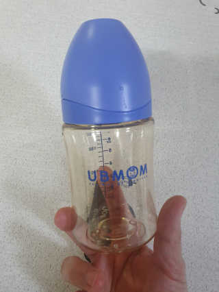 유비맘 PPSU 젖병 노꼭지_200ml_컬러 랜덤 발송 — 5점을 준 리뷰어가 2019년 12월 올린 사용 사진