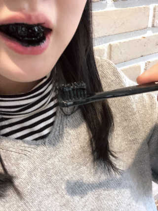 the naked object 디블랙팩치약 디블랙칫솔 세트 — 4점을 준 리뷰어가 2019년 1월 올린 사용 사진