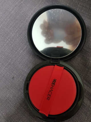 리하셀 아우라 쿠션 팩트 21호,23호 SPF50+ PA++++ — 3점을 준 리뷰어가 2019년 10월 올린 사용 사진