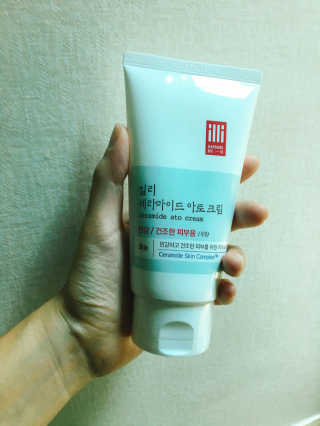 일리윤 세라마이드 아토 집중 크림 — 4.33점을 준 리뷰어가 2017년 6월 올린 사용 사진