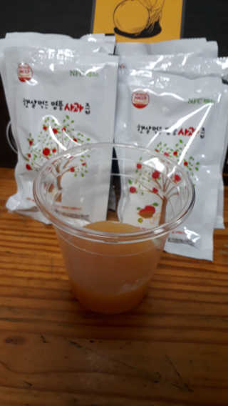 착즙하는 남자 햇살담은 명품 사과즙10포 배도라지즙 10포 — 5점을 준 리뷰어가 2018년 9월 올린 사용 사진