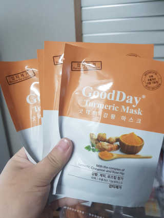 GoodDay Skincare GoodDay 강황 마스크 — 5점을 준 리뷰어가 2019년 5월 올린 사용 사진