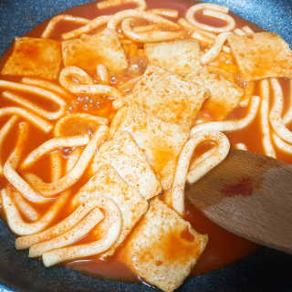 [홍코너떡볶이]옛날떡볶이 인기맛 4팩세트 — 4.5점을 준 리뷰어가 2019년 11월 올린 사용 사진