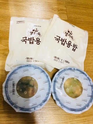 [풀무원] 사골곰탕국밥 황태해장국밥 — 5점을 준 리뷰어가 2018년 6월 올린 사용 사진