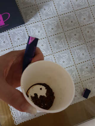 한국맥널티 아이브루 헤이즐넛향 100T — 2점을 준 리뷰어가 2019년 10월 올린 사용 사진